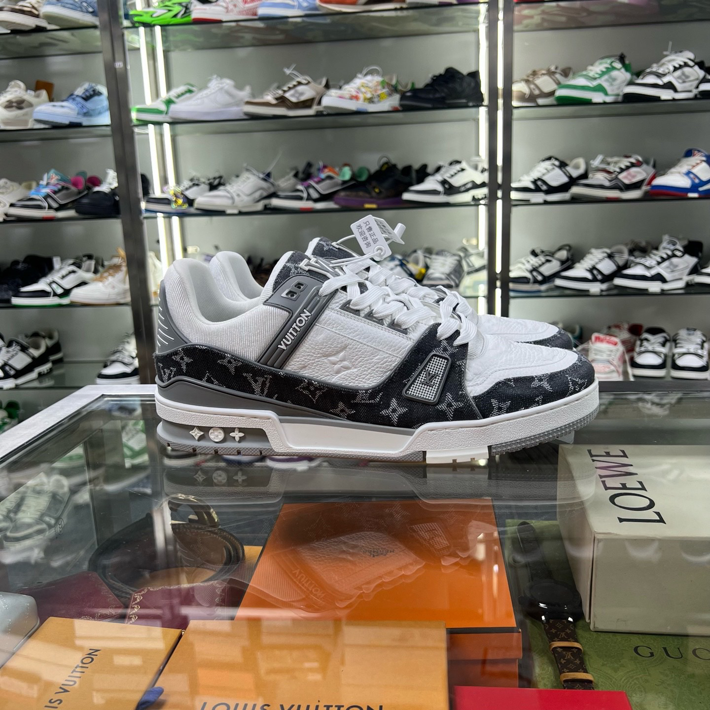 99新 LouisVuitton/路易威登 TRAINER 灰白牛仔 45码 YH21399