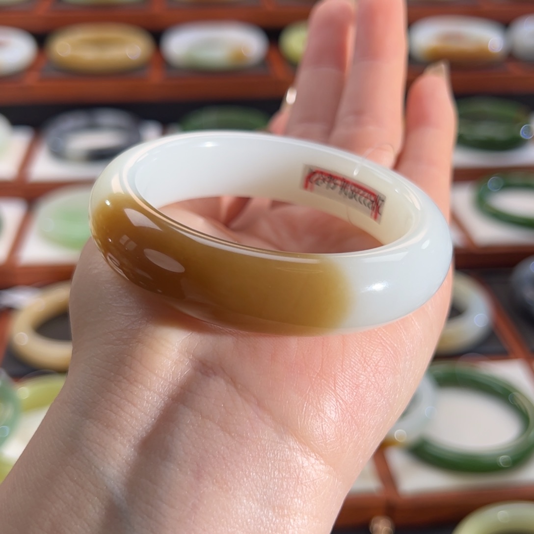 和田玉（糖玉）手镯未镶嵌