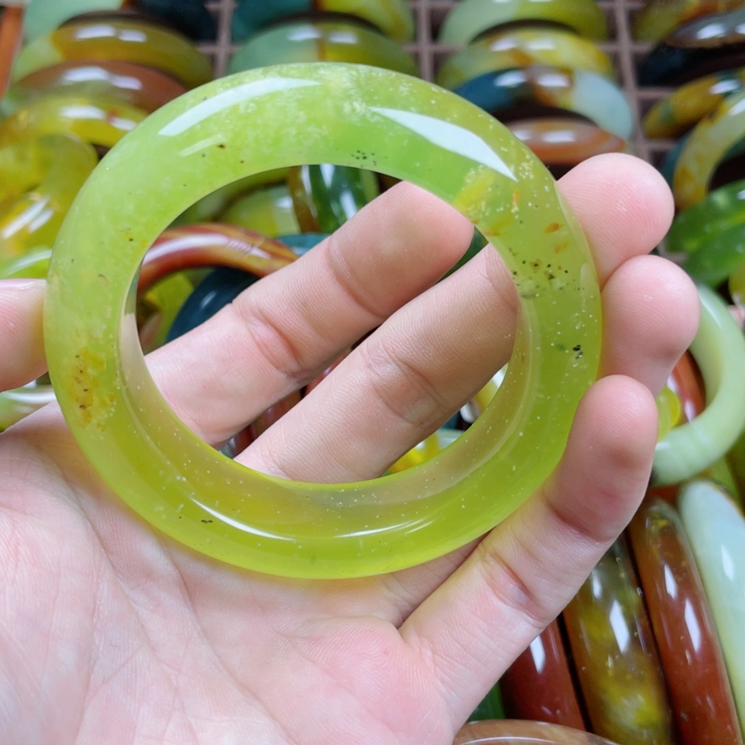 蛇纹石玉未镶嵌手镯