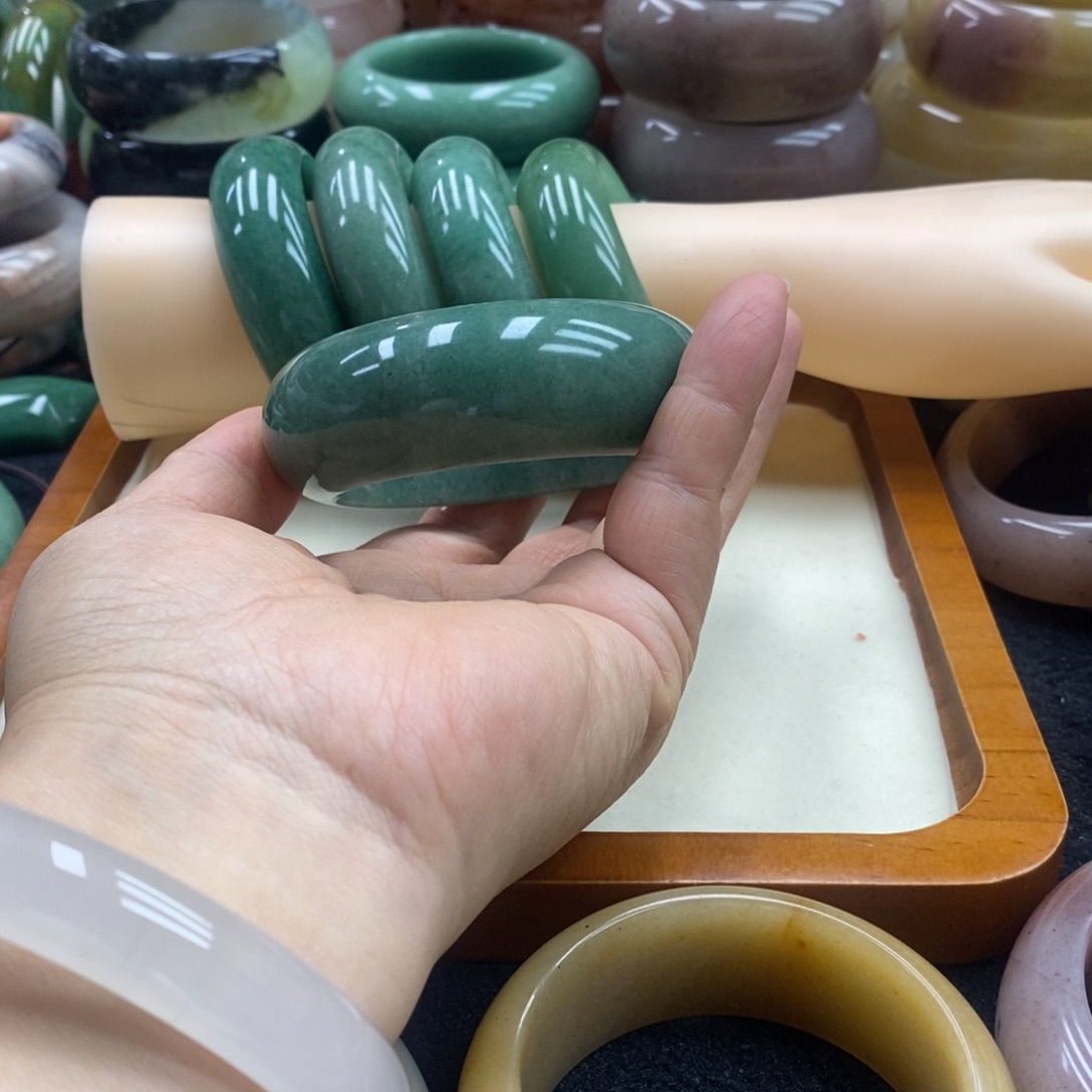 我***告未镶嵌手镯石英质玉