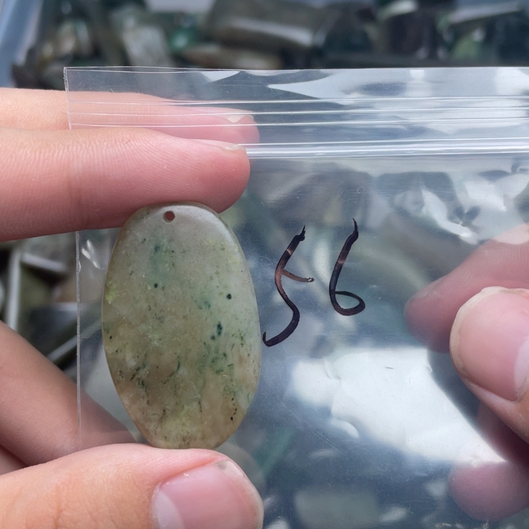 独山玉未镶嵌珠宝半成品