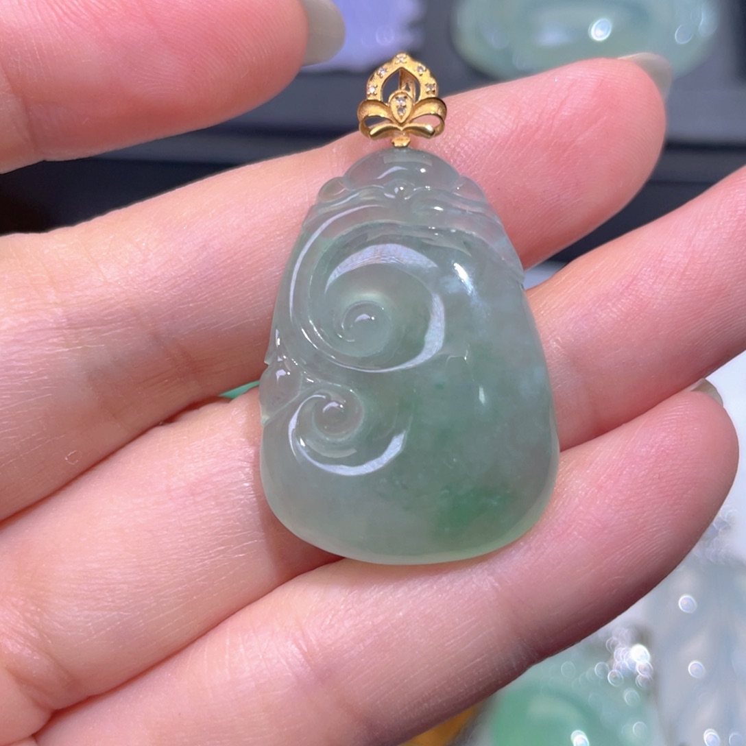 颈饰18K金镶嵌翡翠翡翠