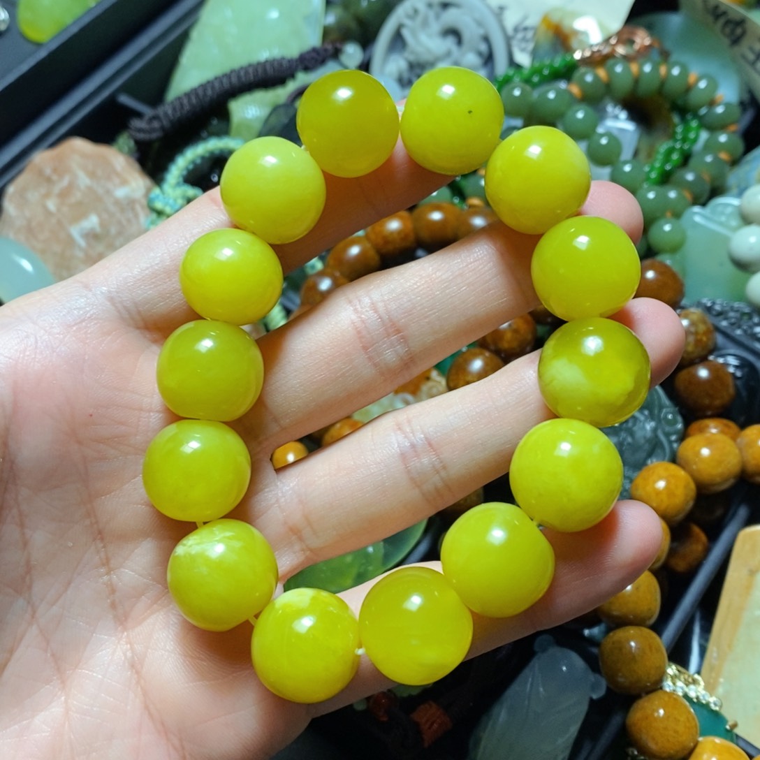蛇纹石玉未镶嵌颈饰微瑕