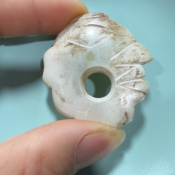 透闪石质玉未镶嵌挂件