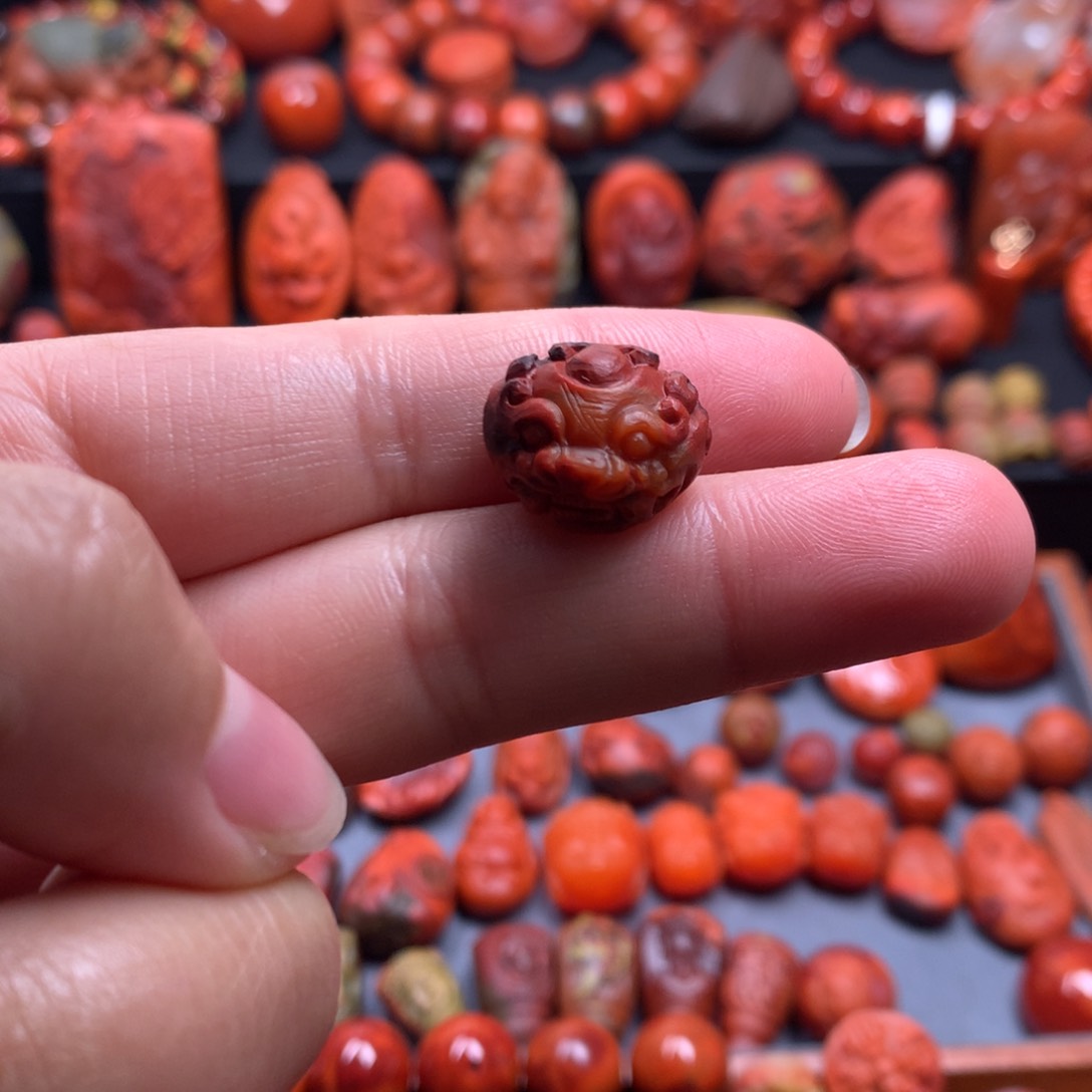 南红玛瑙背云吊坠未镶嵌卞*花