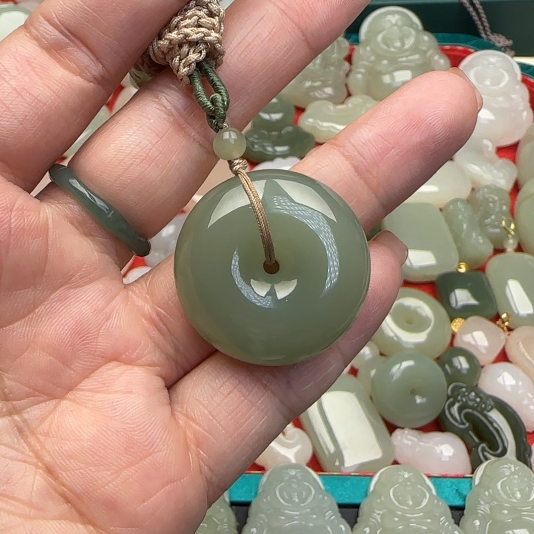 和田玉颈饰未镶嵌风**虹