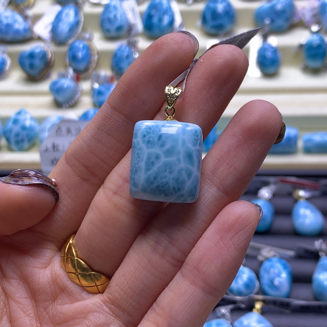 针钠钙石（海纹石）未镶嵌颈饰吊坠色差略异