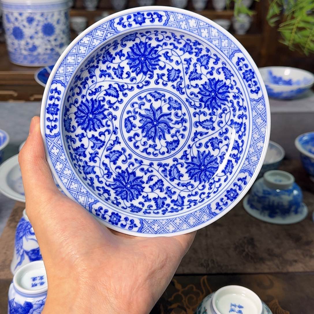 明逸堂青花缠枝莲壶承