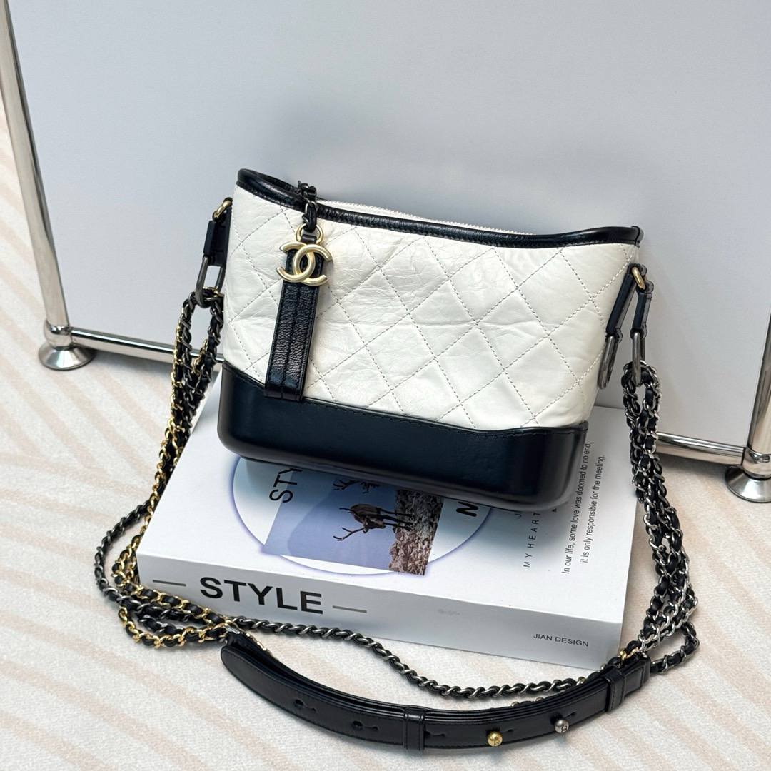 95新 Chanel/香奈儿 Chanel黑白拼色 牛皮 流浪包小号/625147511