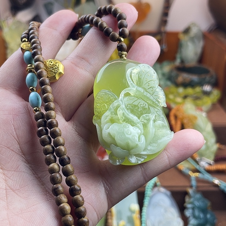 蛇纹石玉未镶嵌吊坠