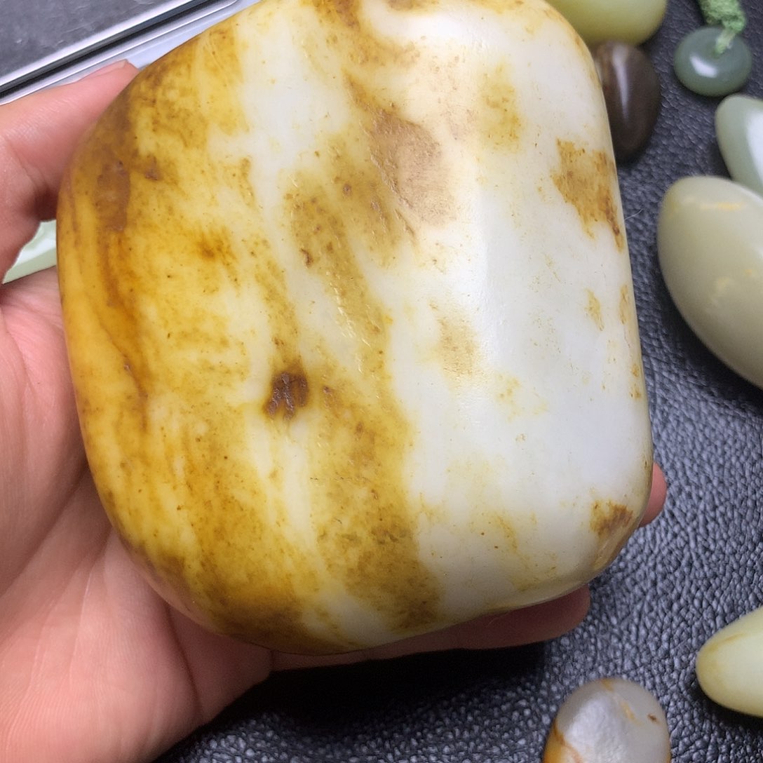 唐***尧和田玉未镶嵌挂件