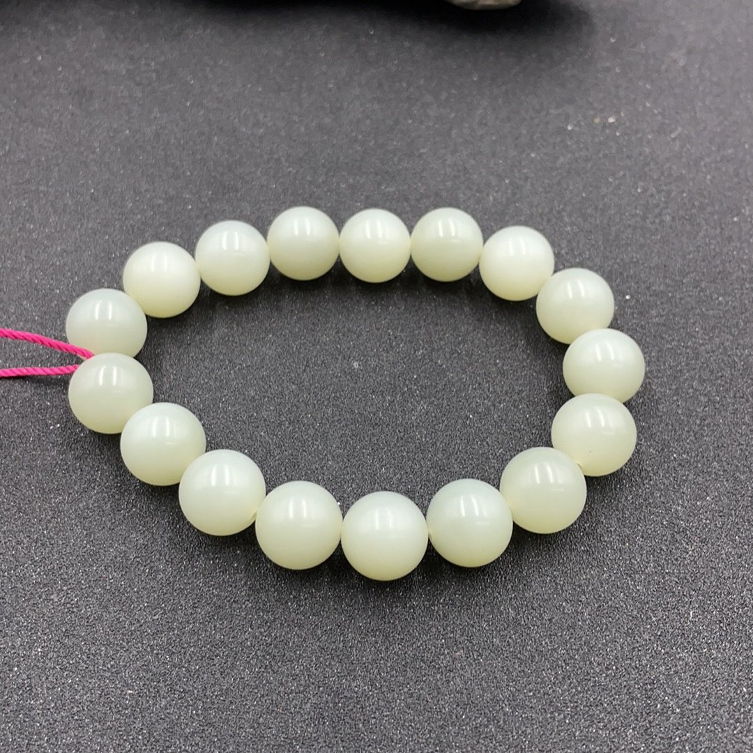 BY0218FMC标68 和田玉手串