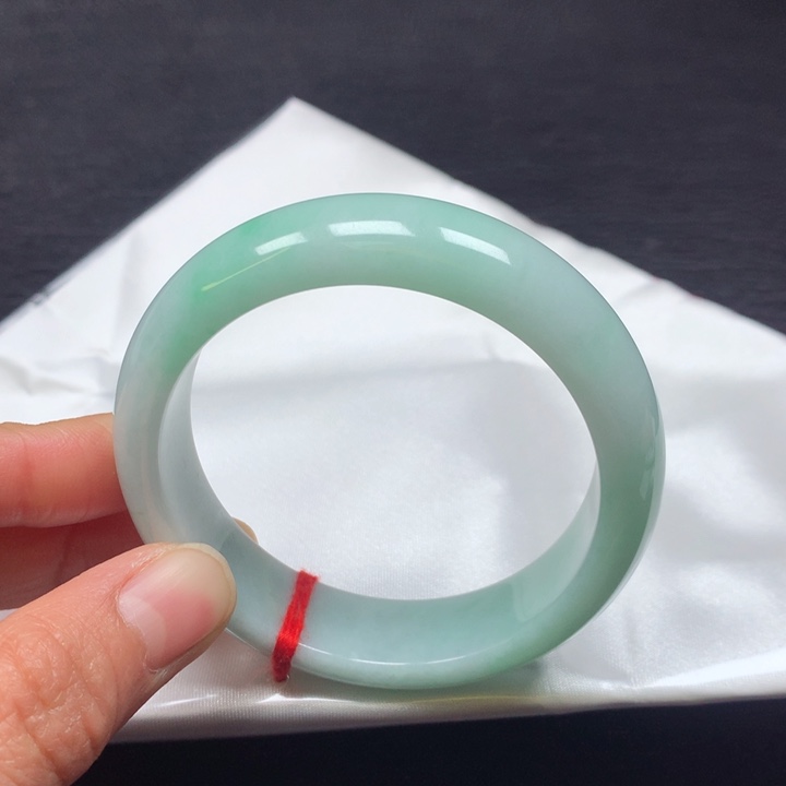 翡翠手镯未镶嵌53圈