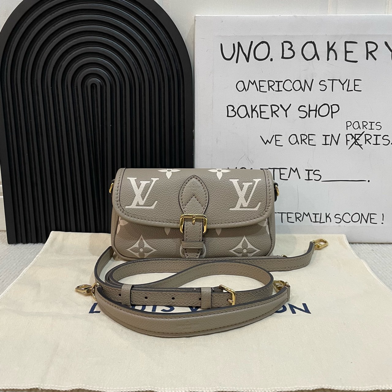 99新 LouisVuitton/路易威登 lv大象灰法棍nano