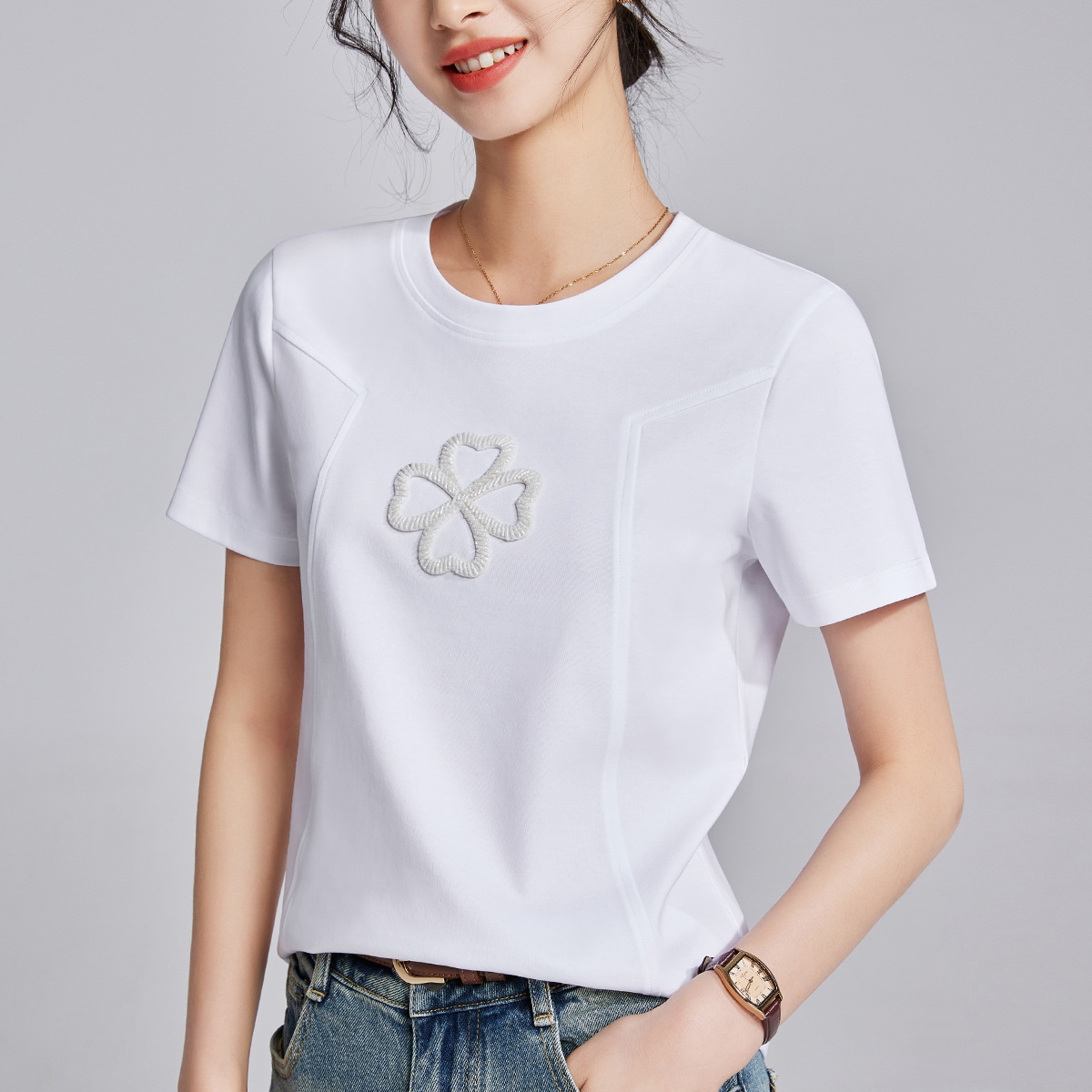 Coral婷老板四叶草重工钉珠圆领时尚正肩白色上衣女#M745