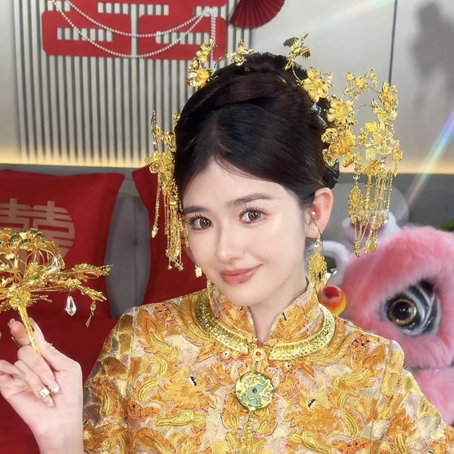 D56喜看新款新娘饰品黄金色边簪龙凤卦 秀禾服