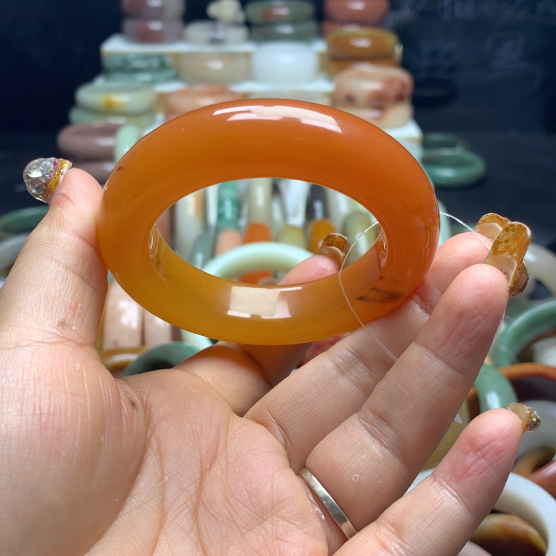 石英质玉手镯未镶嵌