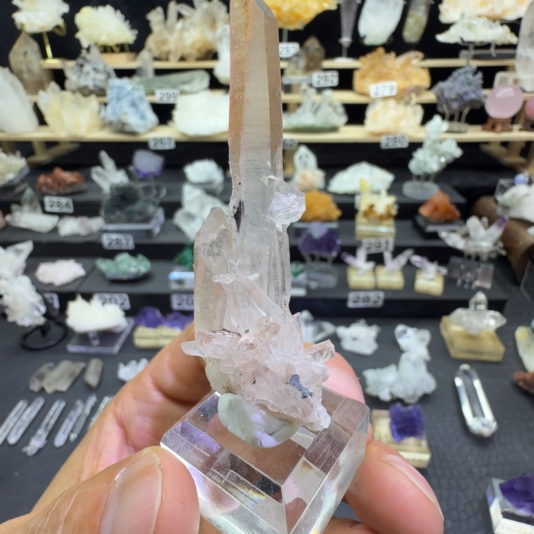 石材广东镜铁共生水晶