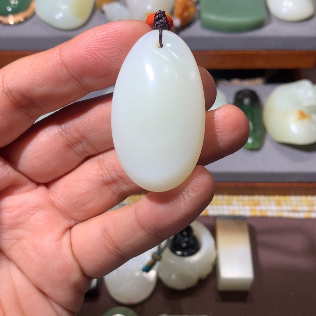 队***威和田玉未镶嵌挂件