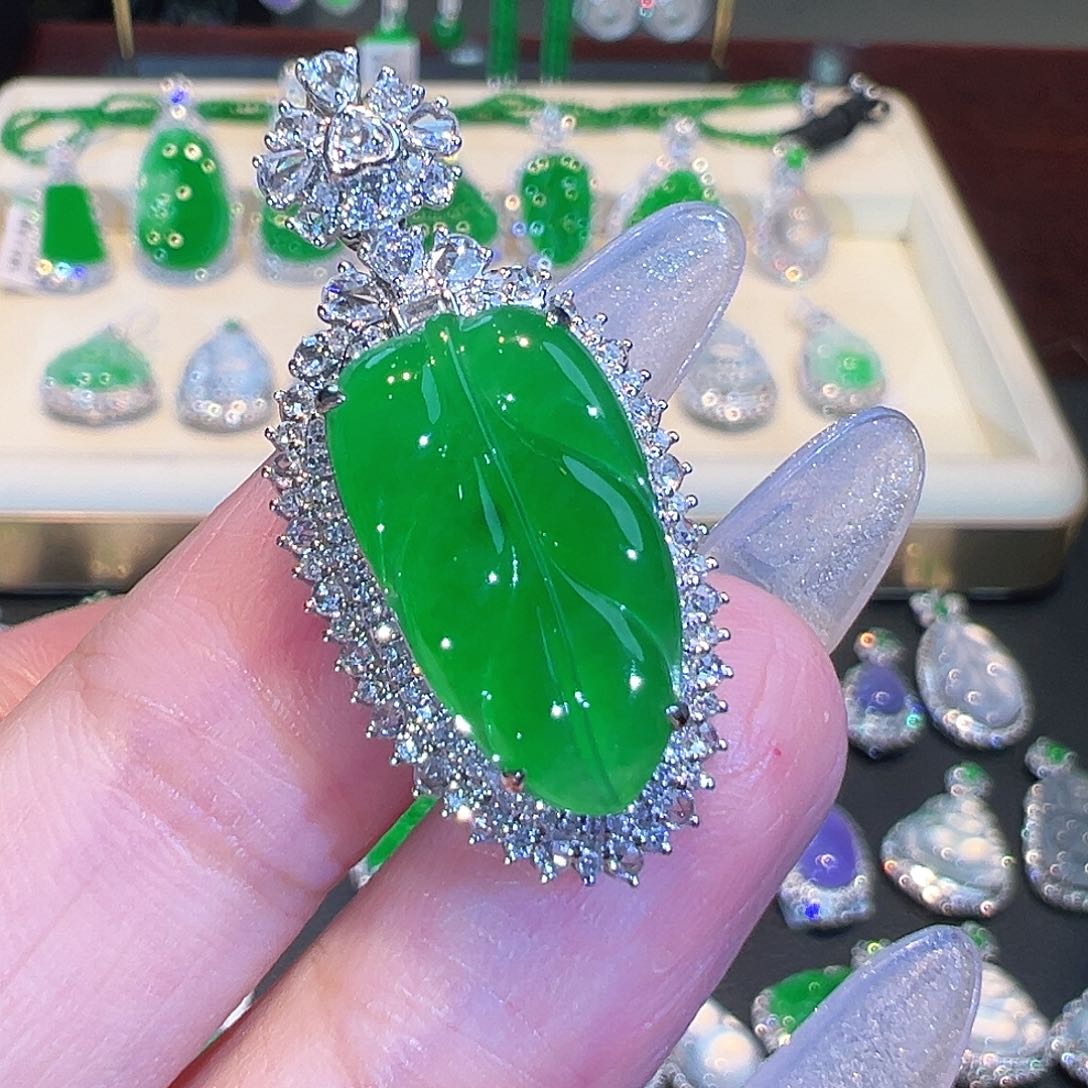 翡翠吊坠(不含链)18K金镶嵌翡翠