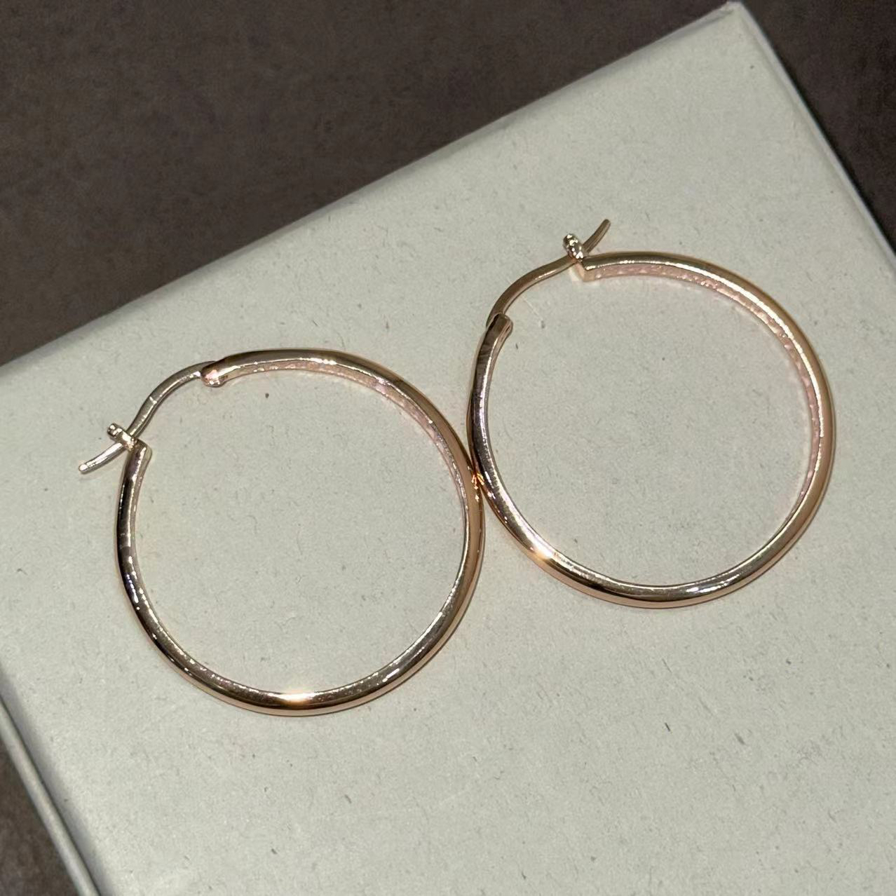 铜合金耳饰 经典百搭字母耳圈-67238