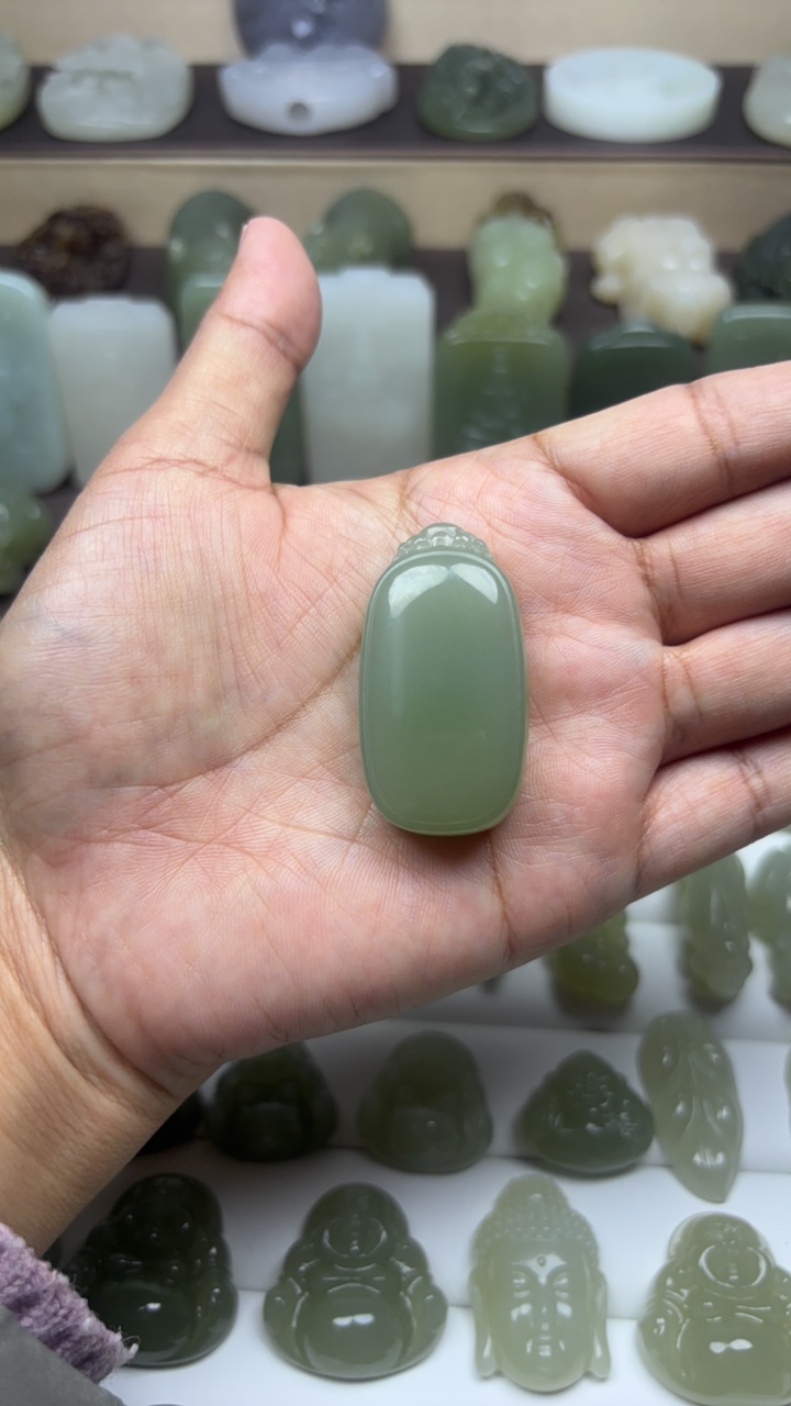 和田玉冰湖水绿无事牌