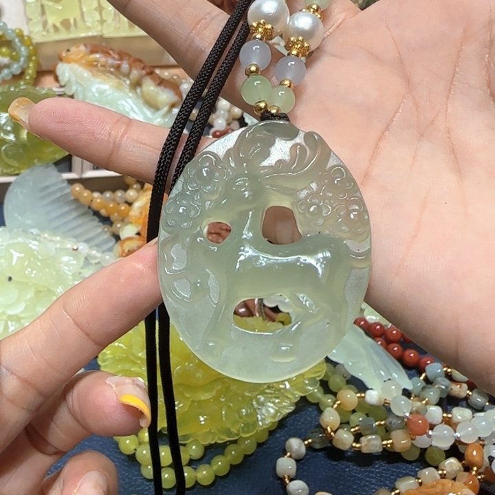 合金蛇纹石玉吊坠