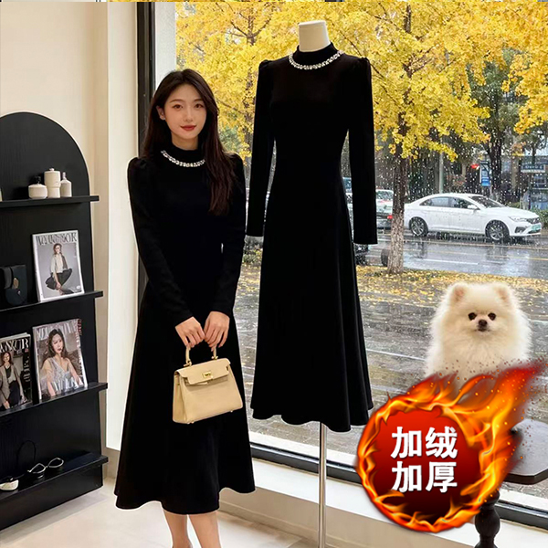 秋冬百搭加绒加厚半高领亮片钉珠打底裙赫本连衣裙显瘦小黑裙5968