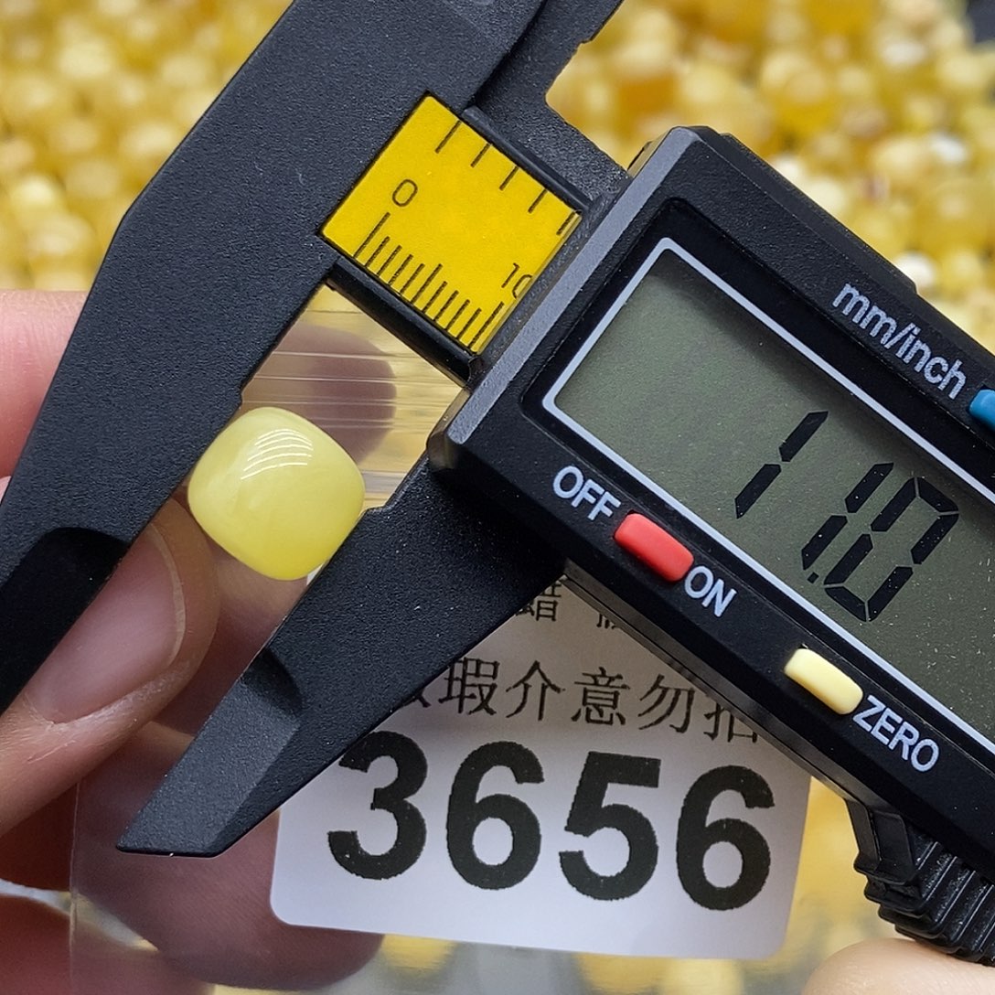 蜜蜡未镶嵌珠宝奇石3656