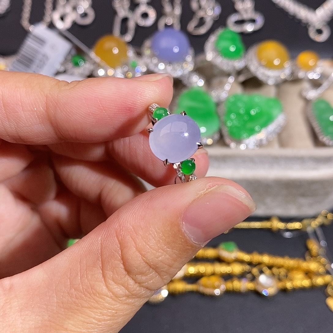 翡翠18K金镶嵌戒指