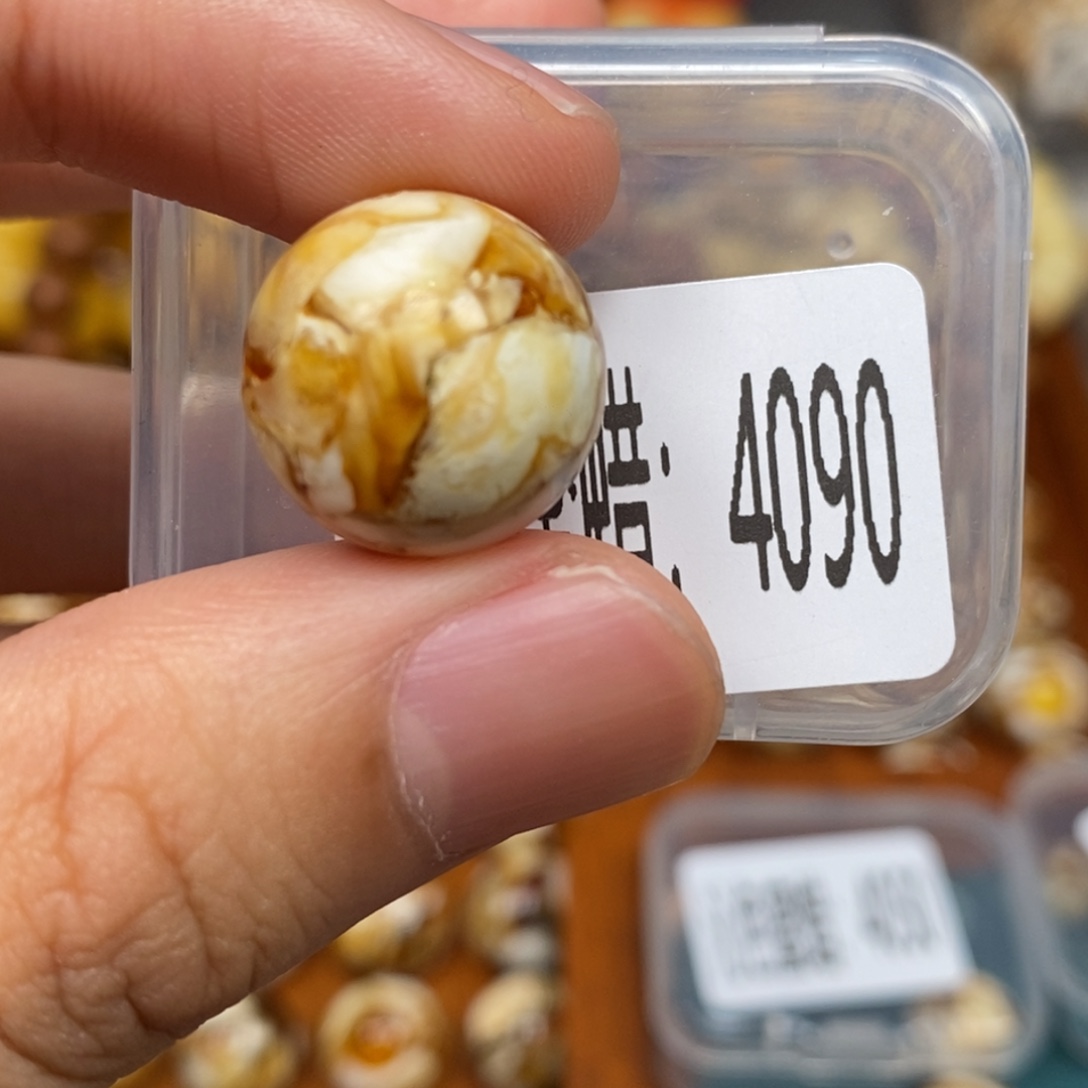蜜蜡未镶嵌珠宝奇石4090