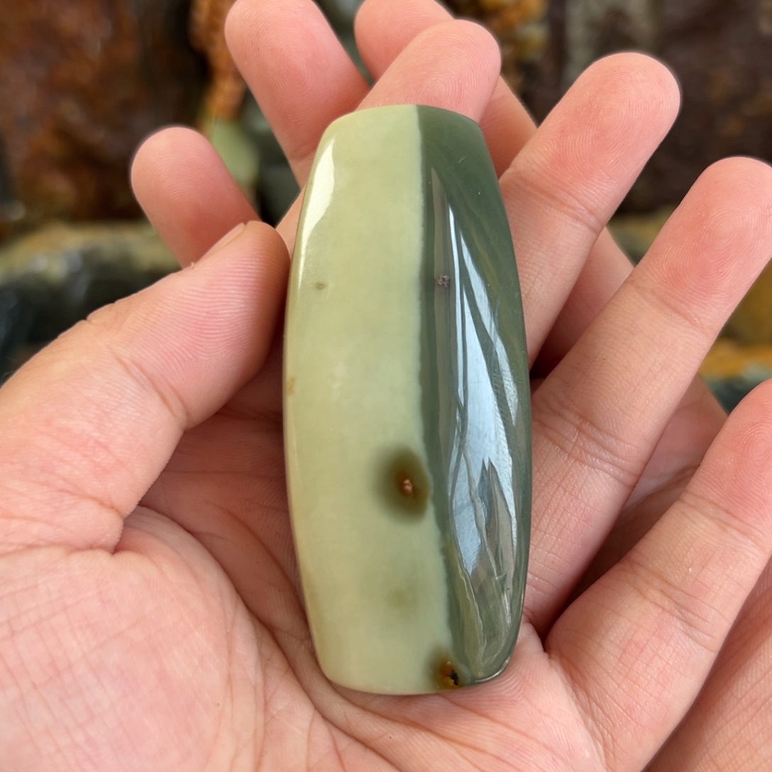 未镶嵌岫岩河磨玉（透闪石质玉）把件品***石
