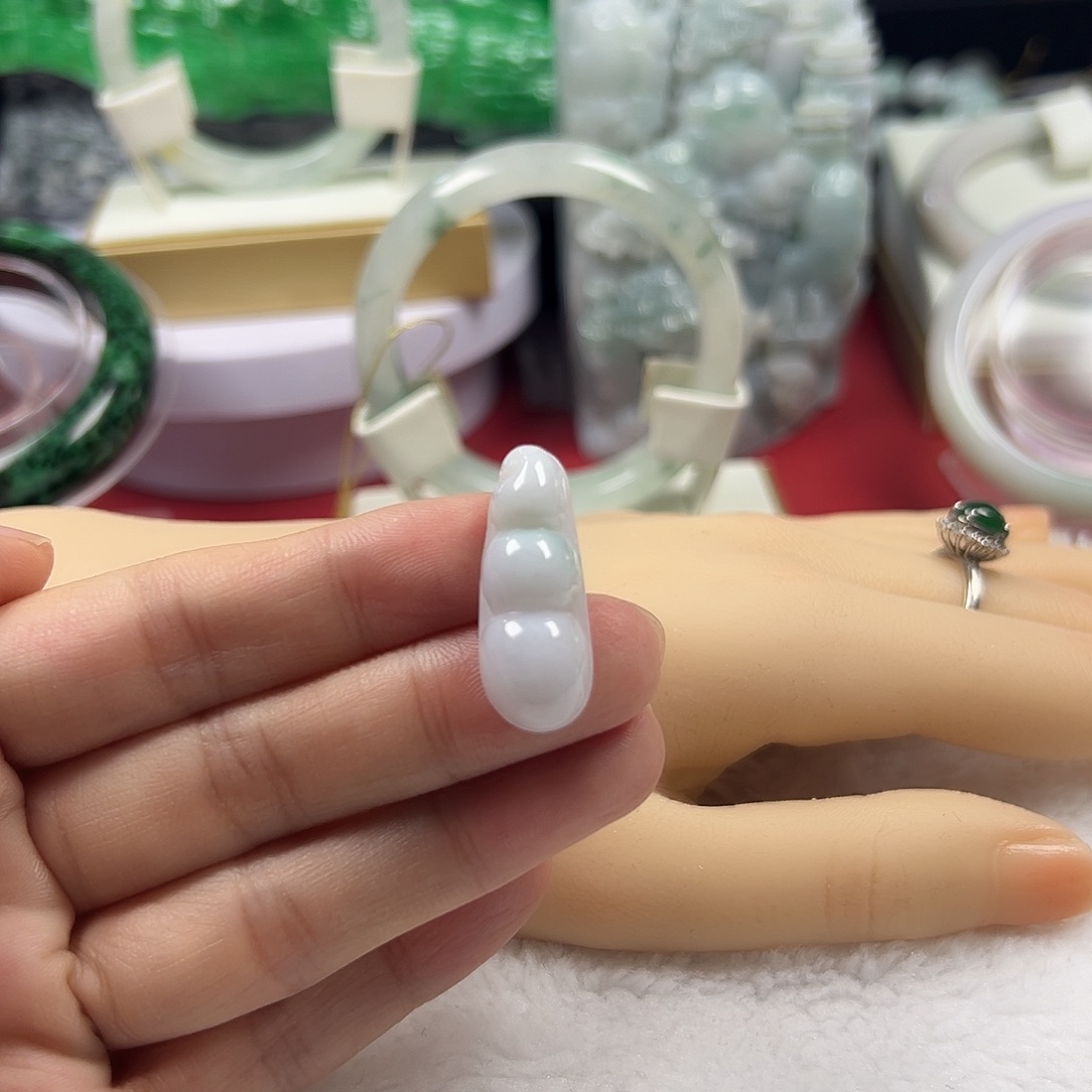 颈饰未镶嵌翡翠缅甸天然翡翠福豆