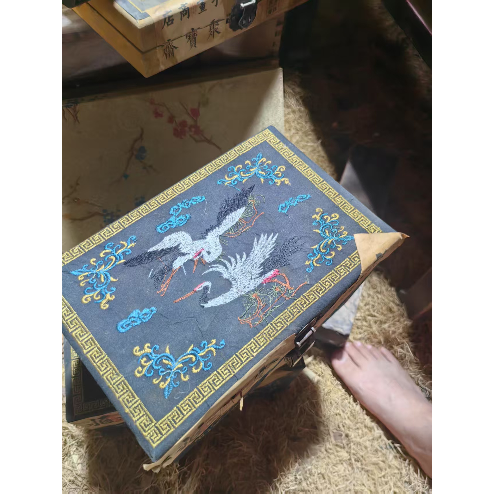 1个开封大号蓝色次修双鹤瓷器盒子摆件链接