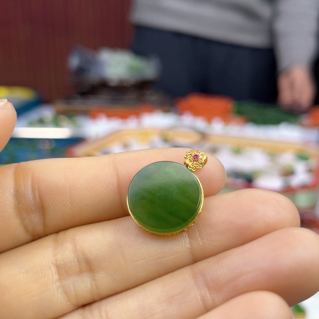 和田玉颈饰18K金镶嵌直径14.7