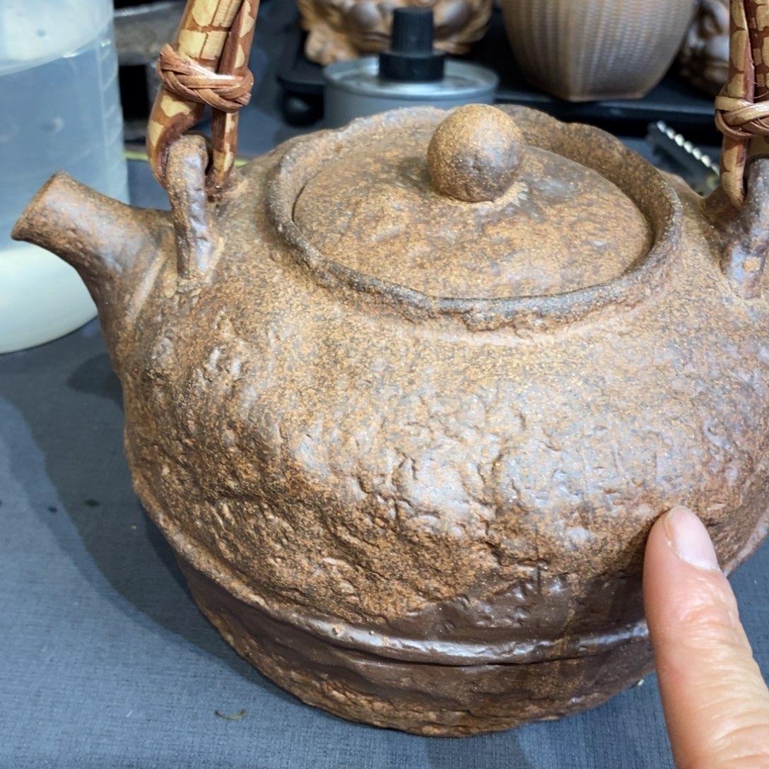 瓷片我你就像个小孩在家里吃饭