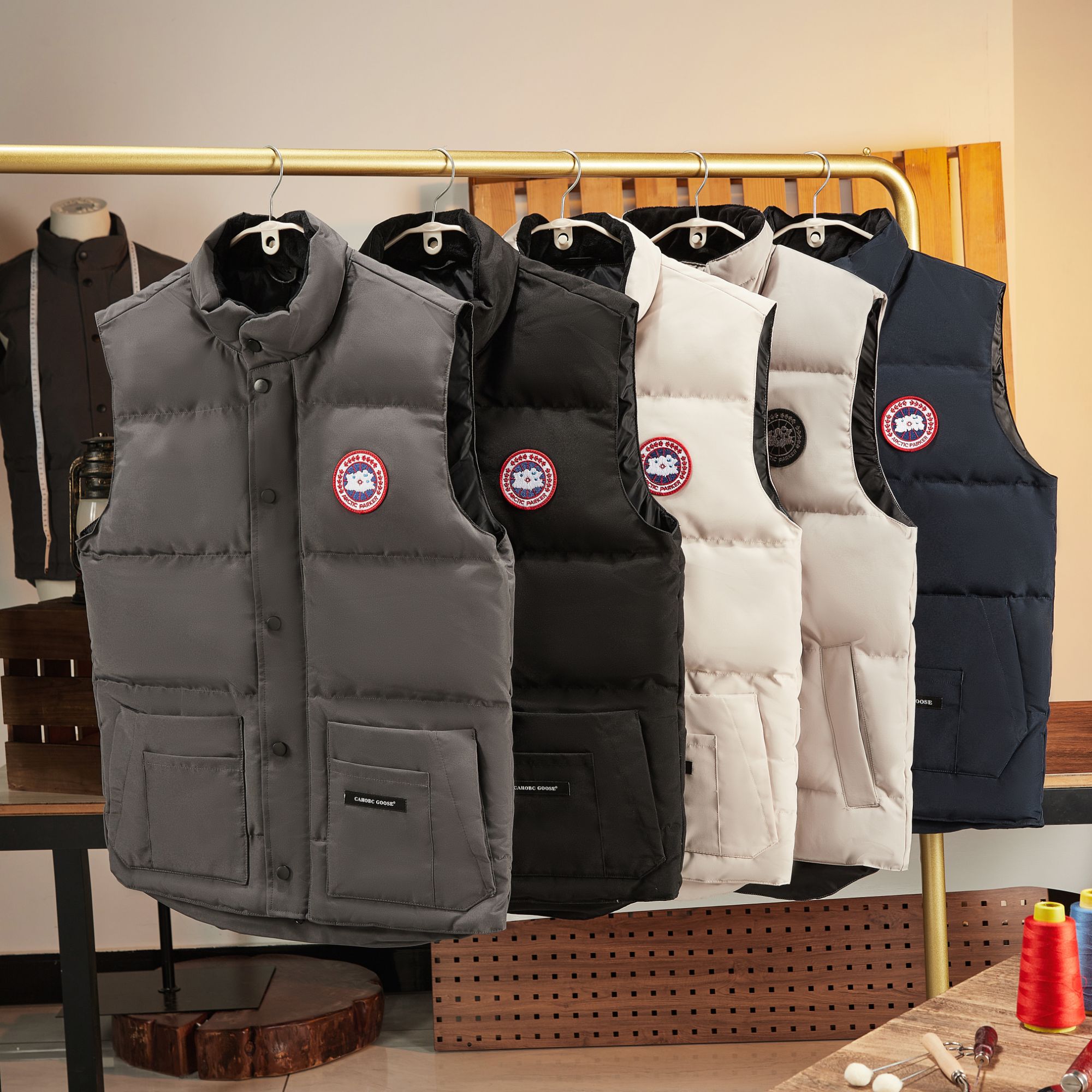 羽绒马甲男冬2025新款秋冬保暖外套情侣款休闲坎肩背心外穿马夹女