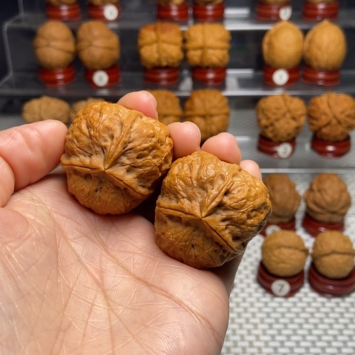 文玩核桃把件3红玛瑙三棱