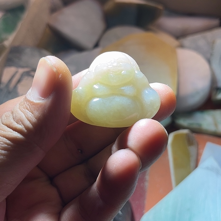 翡翠未镶嵌颈饰来了
