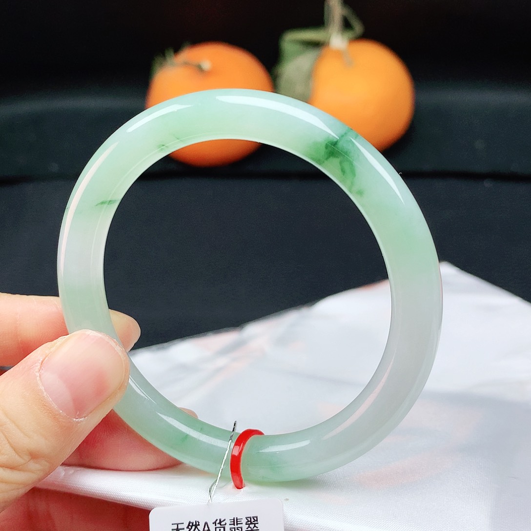 翡翠手镯未镶嵌53圈