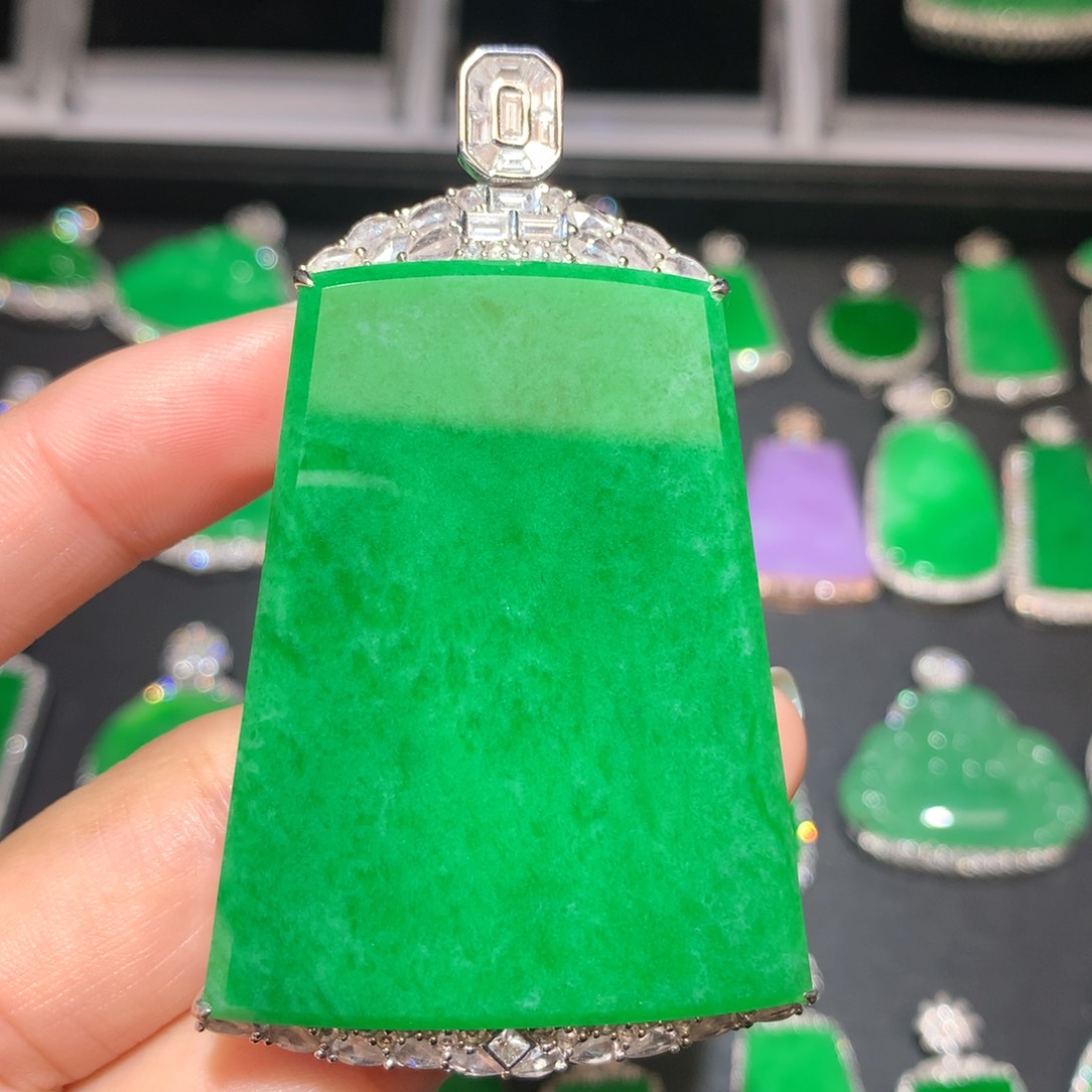 翡翠颈饰18K金镶嵌翡翠