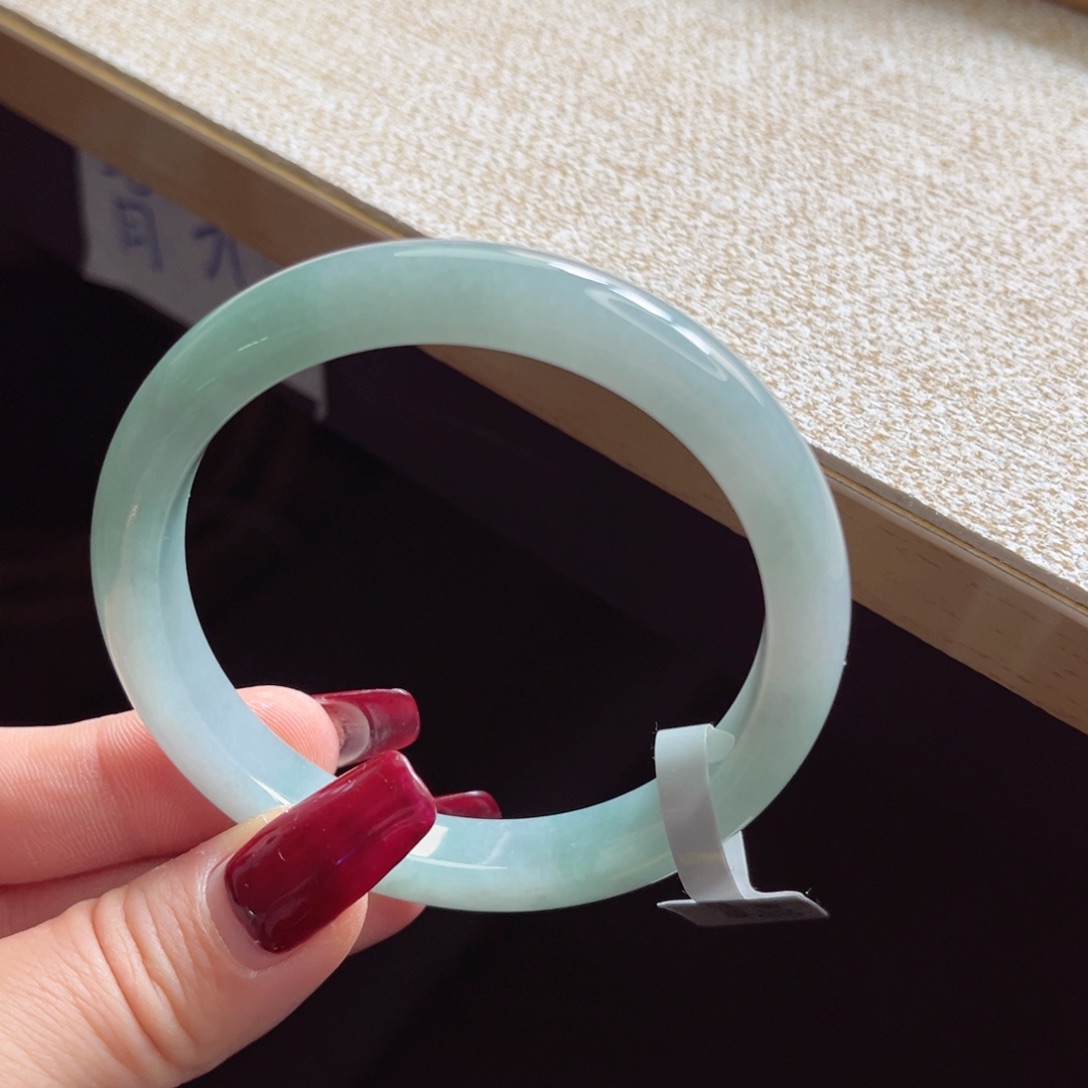 翡翠手镯未镶嵌手镯