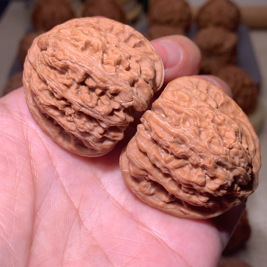 文玩核桃把件红宝石