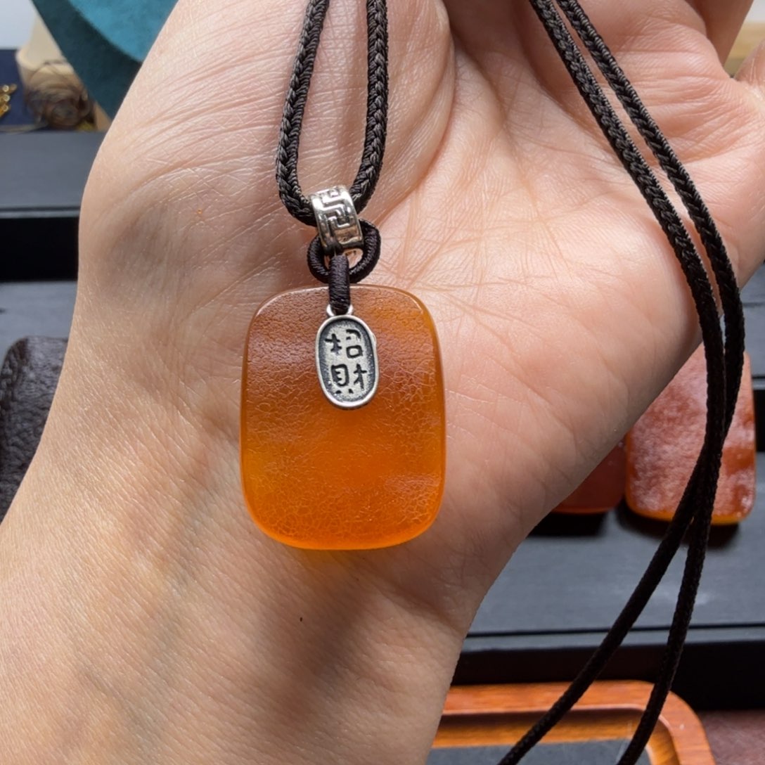 琥珀吊坠(赠链)未镶嵌