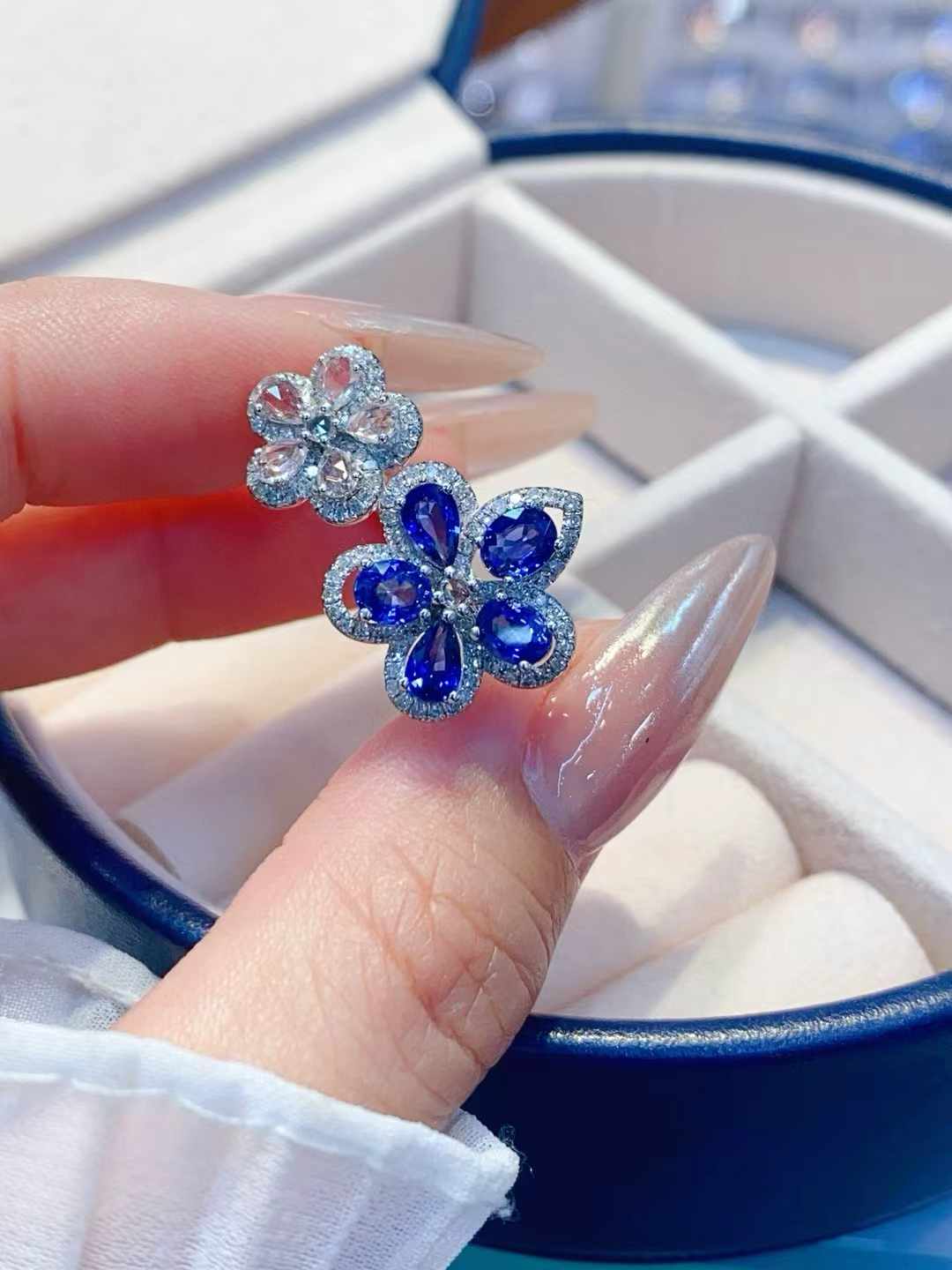 18k金蓝宝石戒指