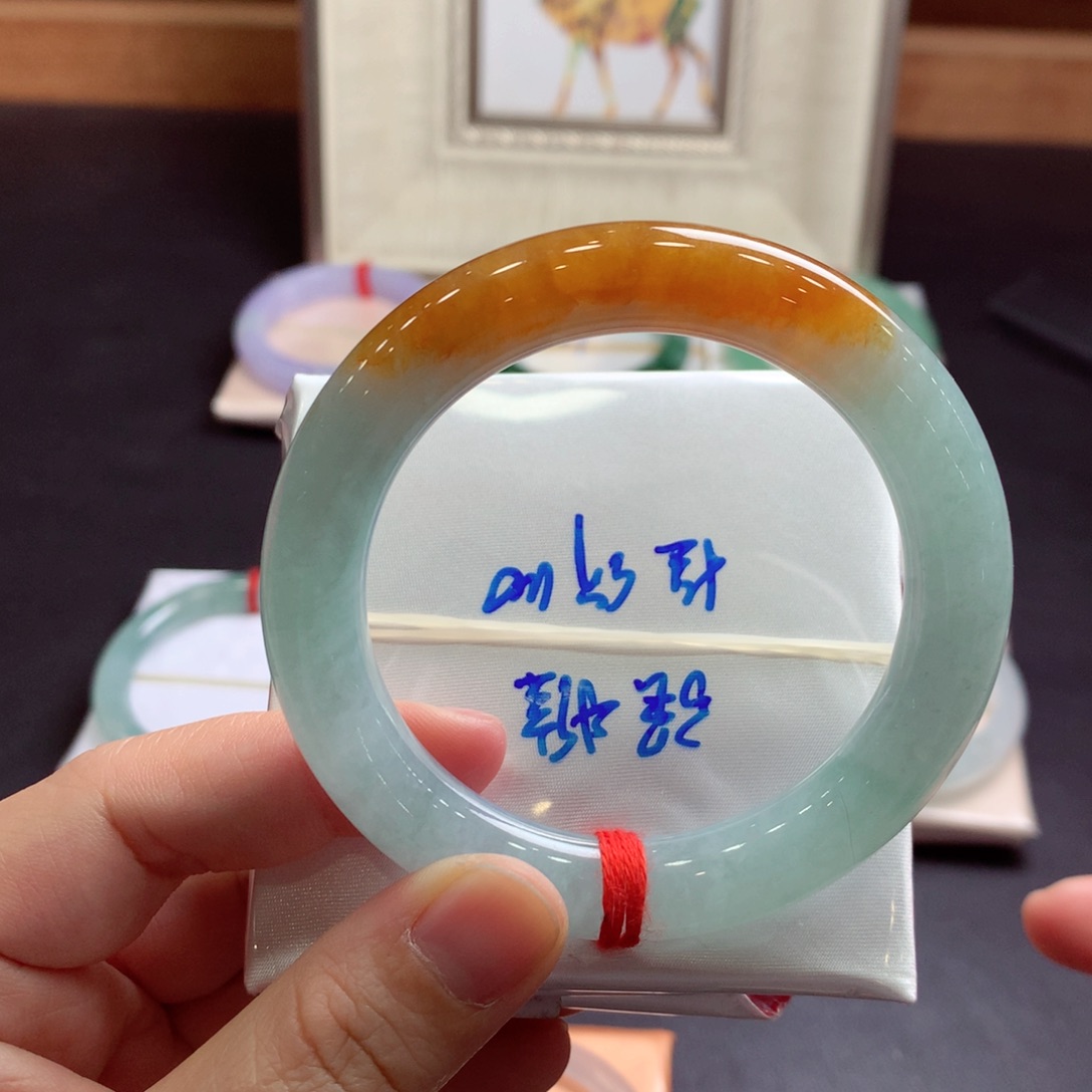 翡翠手镯未镶嵌天然翡翠