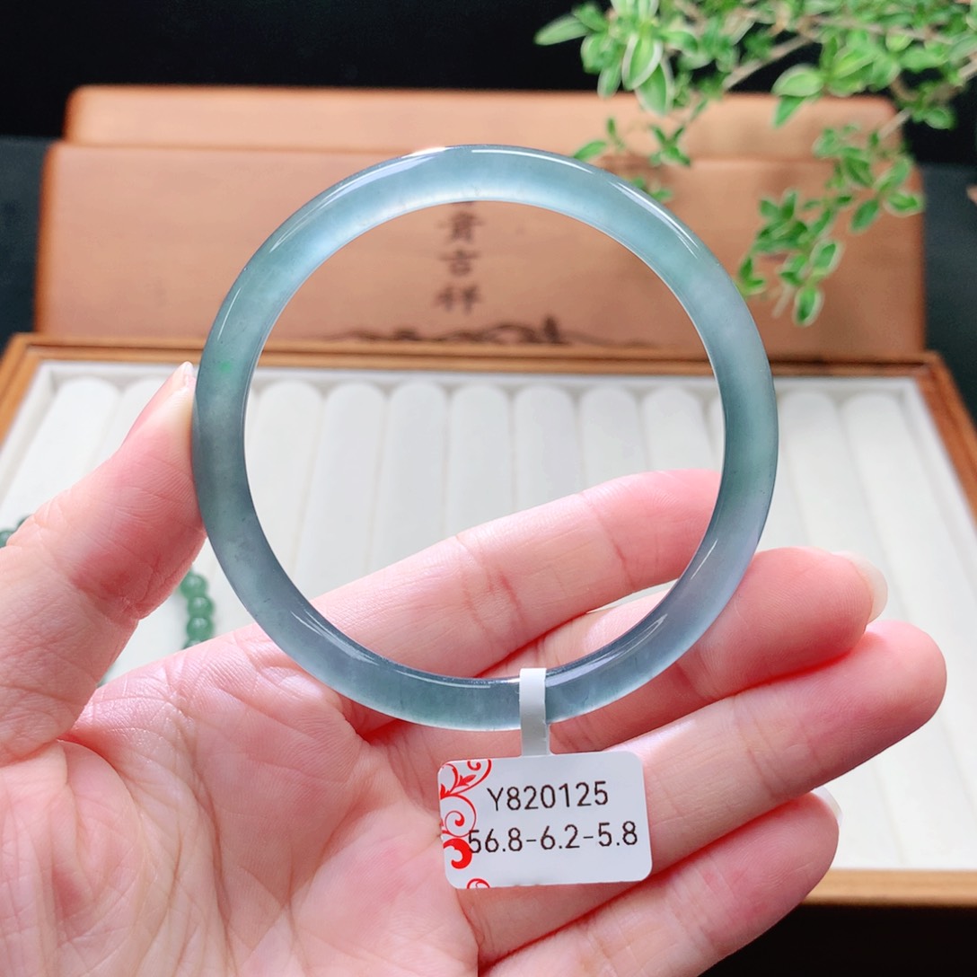 未镶嵌手镯（圆镯）翡翠