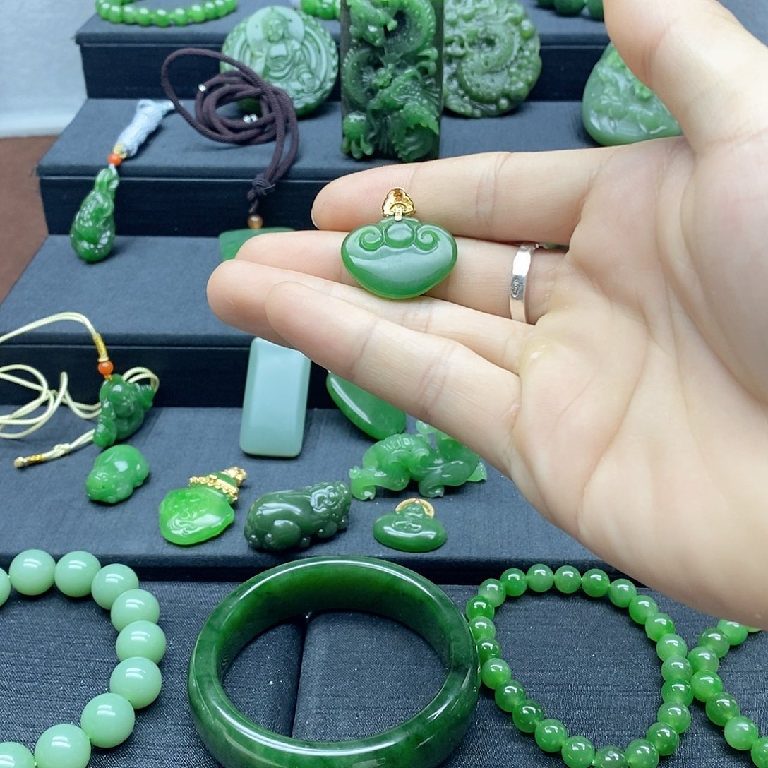 和田玉（碧玉）颈饰未镶嵌