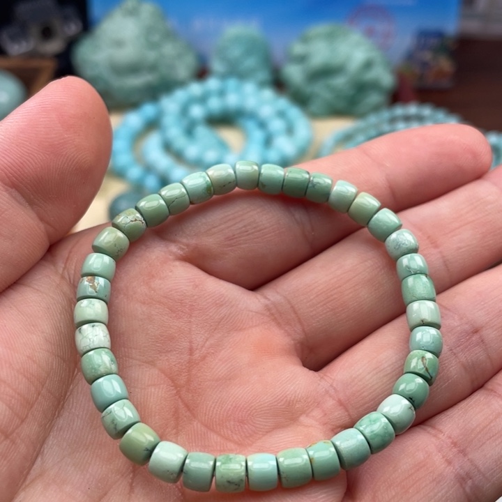 绿松石颈饰未镶嵌