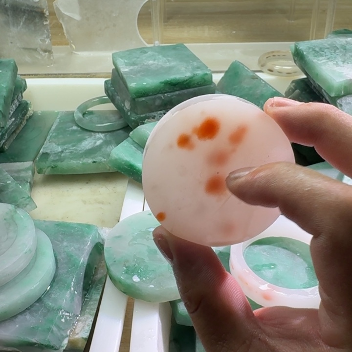 乌***玛定制石英质玉（非洲翠）